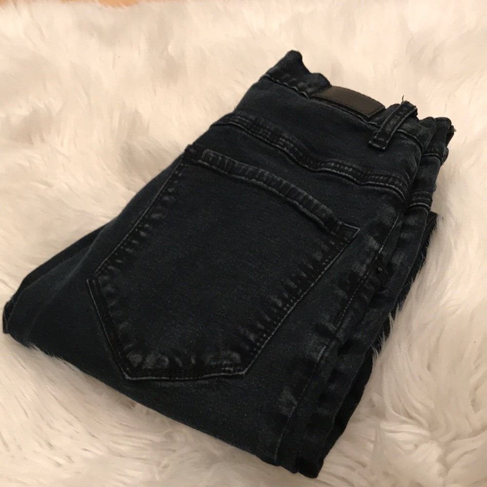 URBAN OUTFITTERS BLACK HIGH WAISTED JEANS